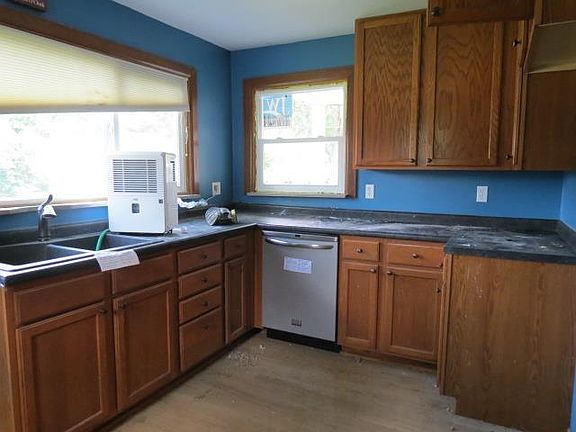 3rd image of 712 S Celia Ave