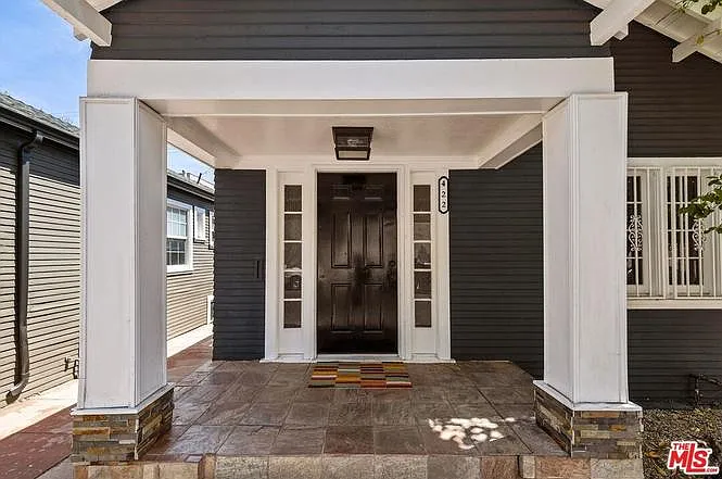 422 S Benton Way — Photo 2