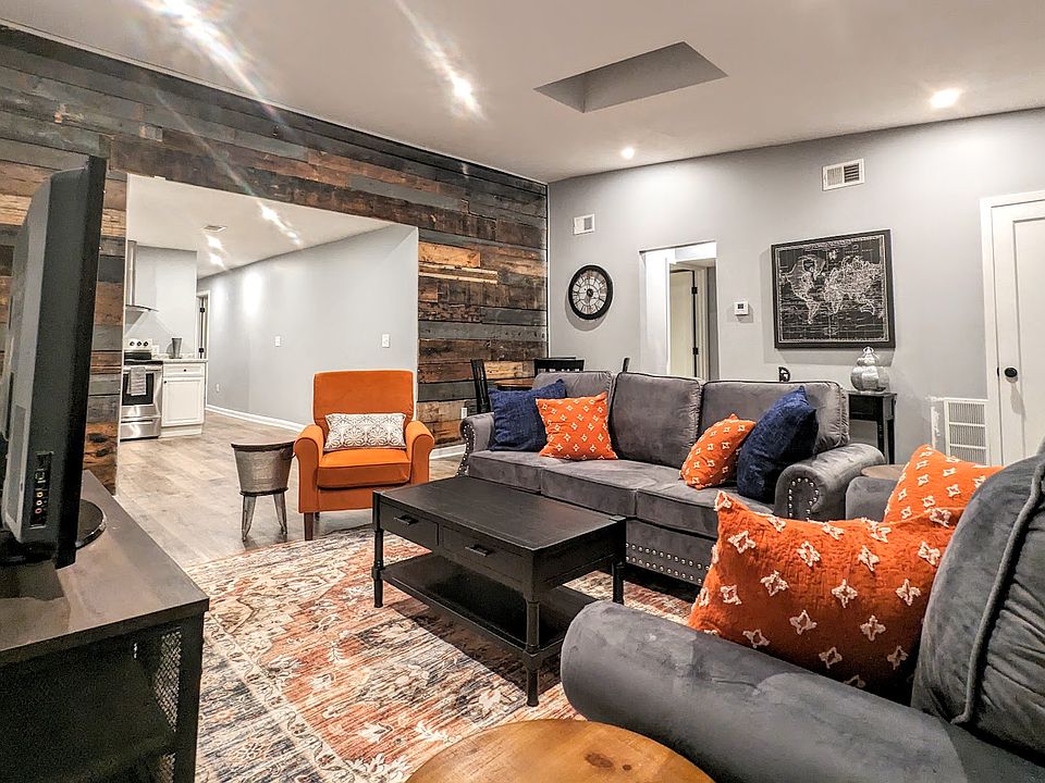 1st image of 326 E 8th Ave #2