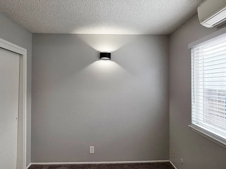 2109 W St #2 — Photo 12