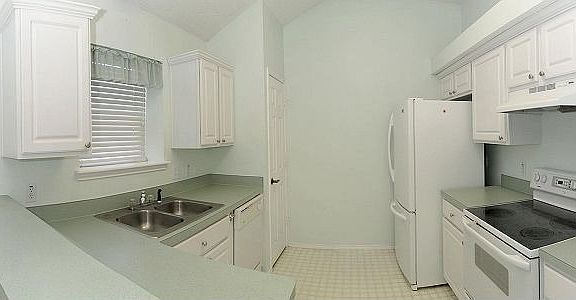 5th image of 6412 Woods Edge Dr