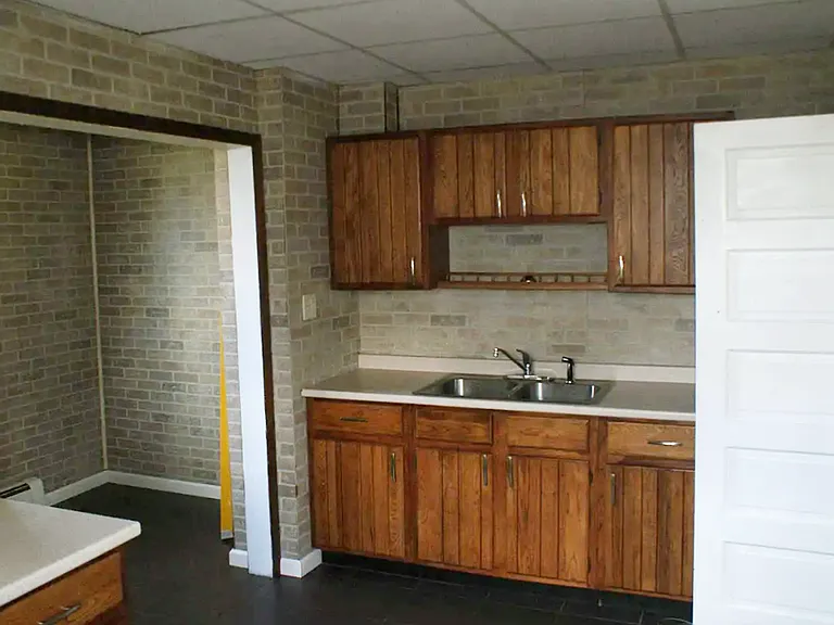 130 N Walnut St — Photo 15