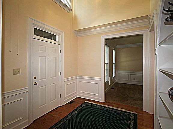 5th image of 4570 Oxford Dr