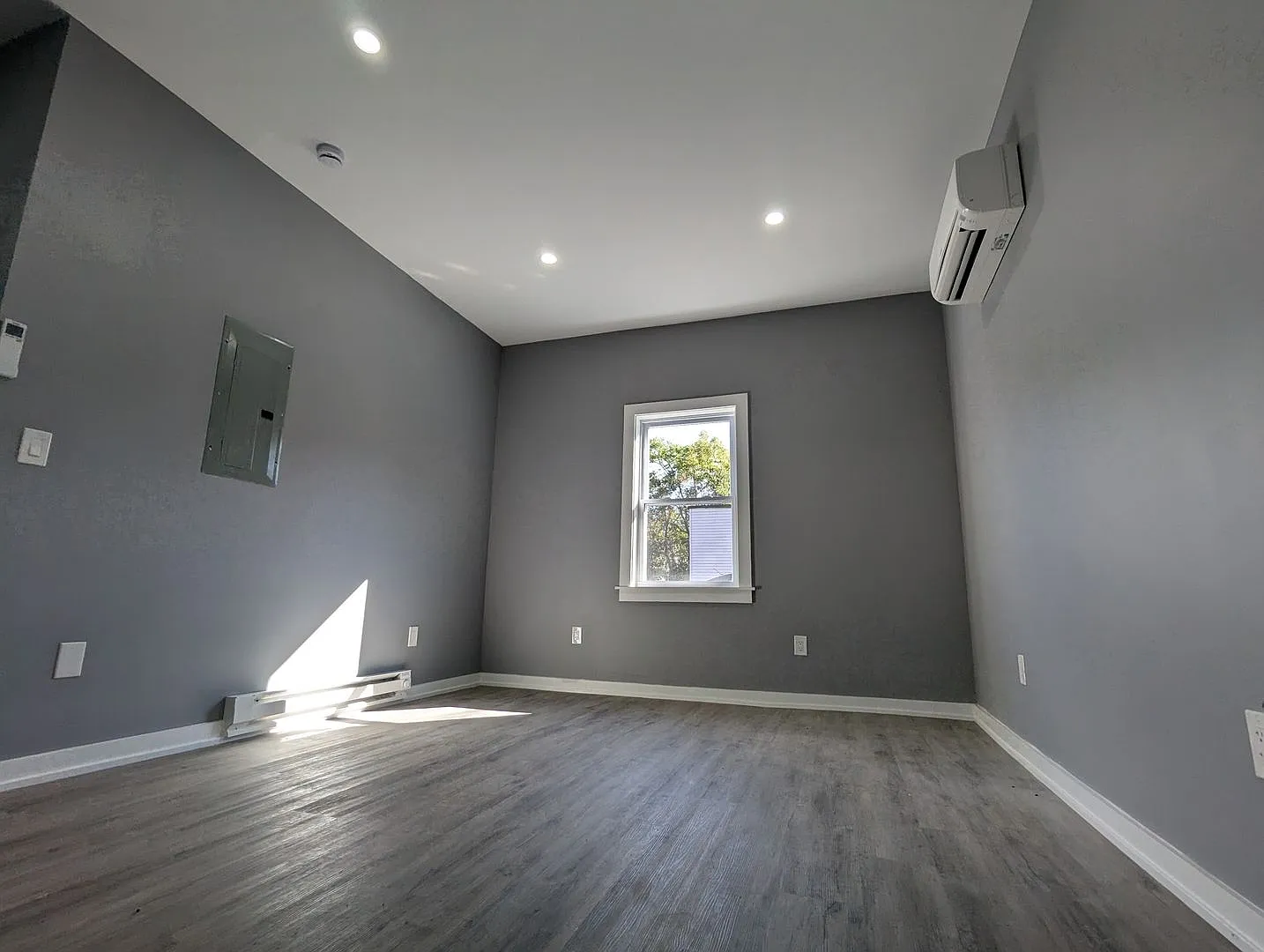 64 Howard St — Photo 4