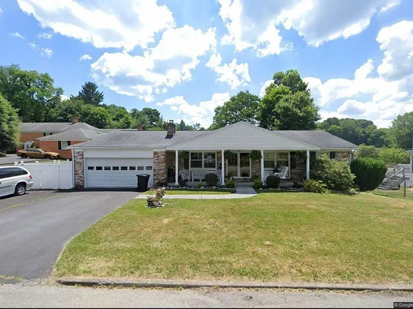 2604 Center Dr, Bluefield, WV 24701