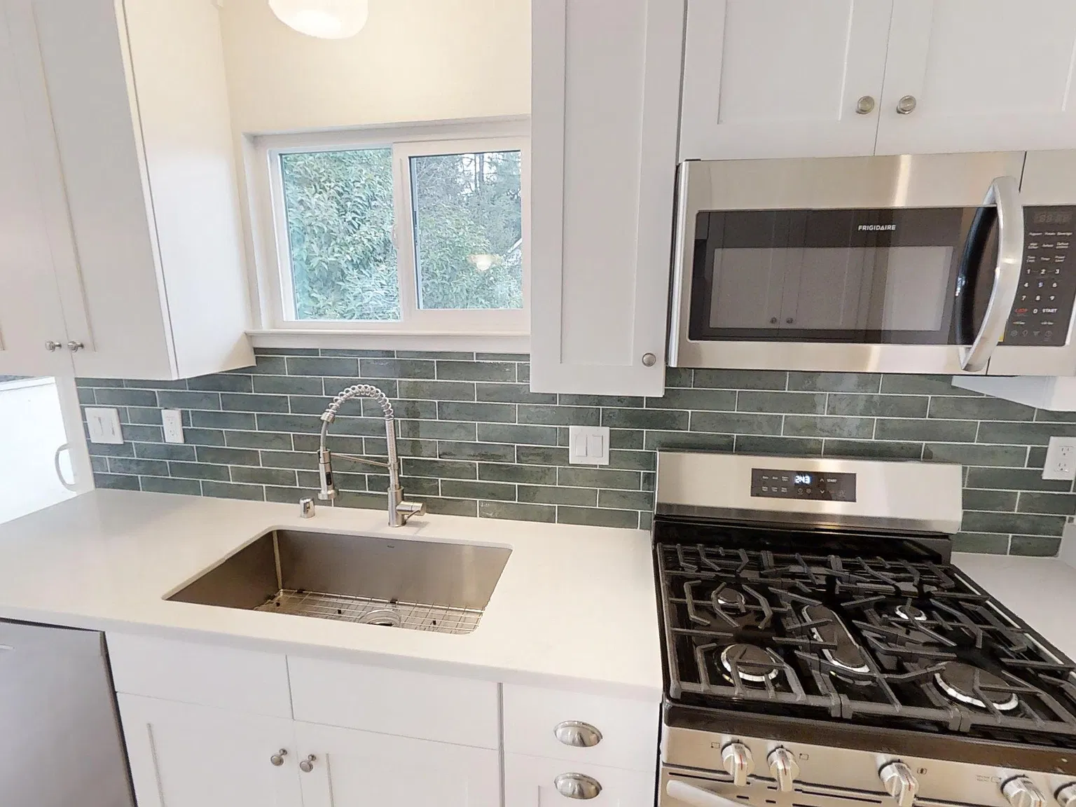 2 bed, 1.5 bath, 900 sqft, $3,200 — Photo 2
