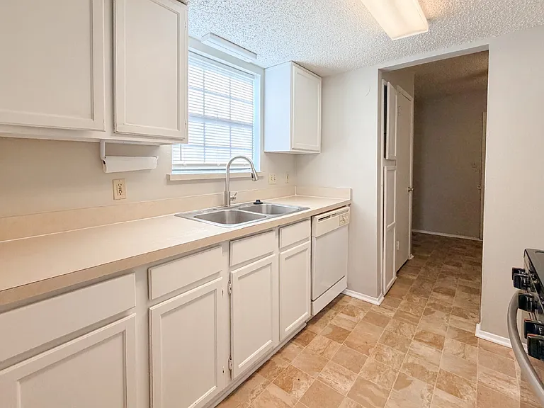 333 Charles St — Photo 8