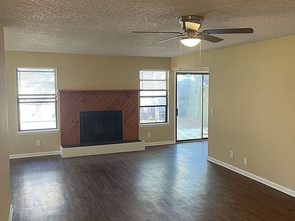 3rd image of 463 Newport Dr