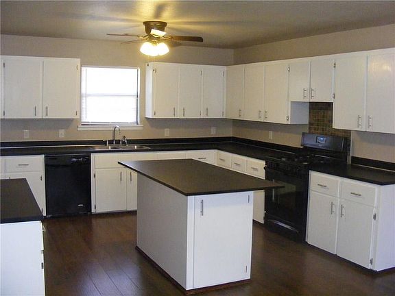 4th image of 133 E Canary Dr