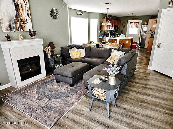 4th image of 902 Middlebrook Ct