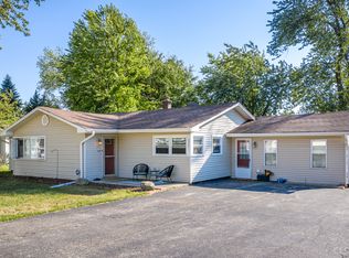 2221 Lynwood St, Crest Hill, IL 60403