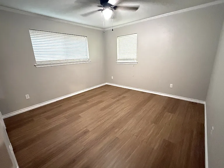 1543 Chisolm Trl — Photo 17