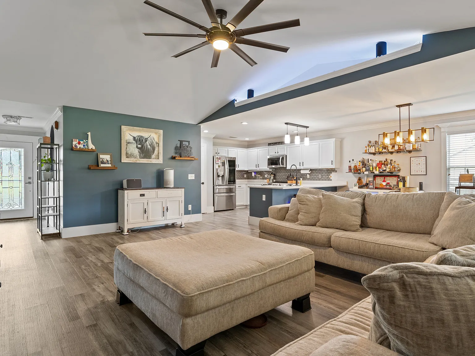 3 bed, 1632 sqft, $2,850 — Photo 1