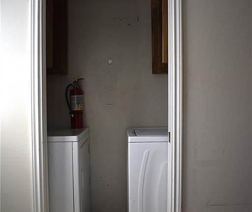 5th image of 221 W Albatross Ave