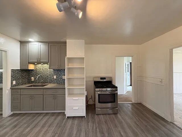 343 Lincoln Ave #1/2 — Photo 8