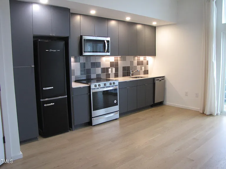 600 S Duke St #23 — Photo 6