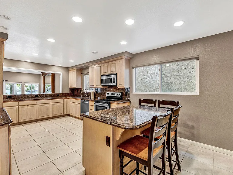 24466 Toledo Ln — Photo 4