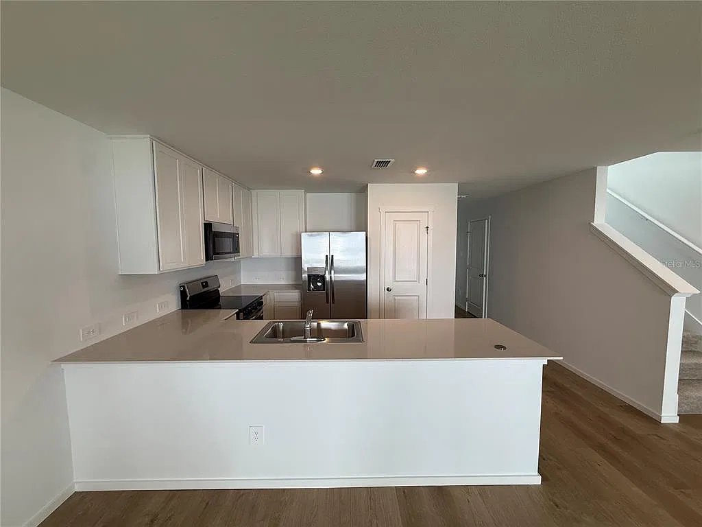 3 bed, 2.5 bath, 1386 sqft, $1,950 — Photo 4