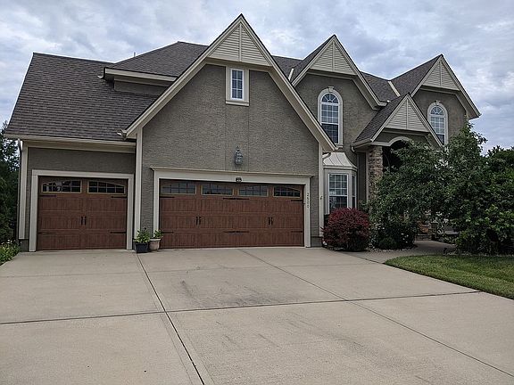2nd image of 2500 SW Wintercreek Dr