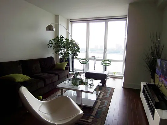 Rented by Town Residential | media 27