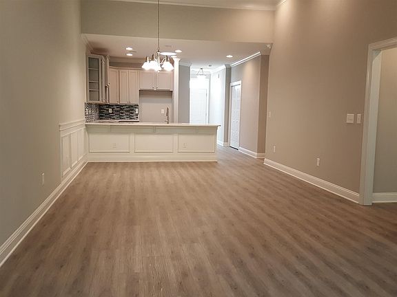 4th image of 508 Aft Ct #102