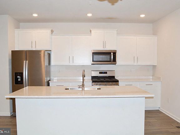 2nd image of 420 Herringbone Way