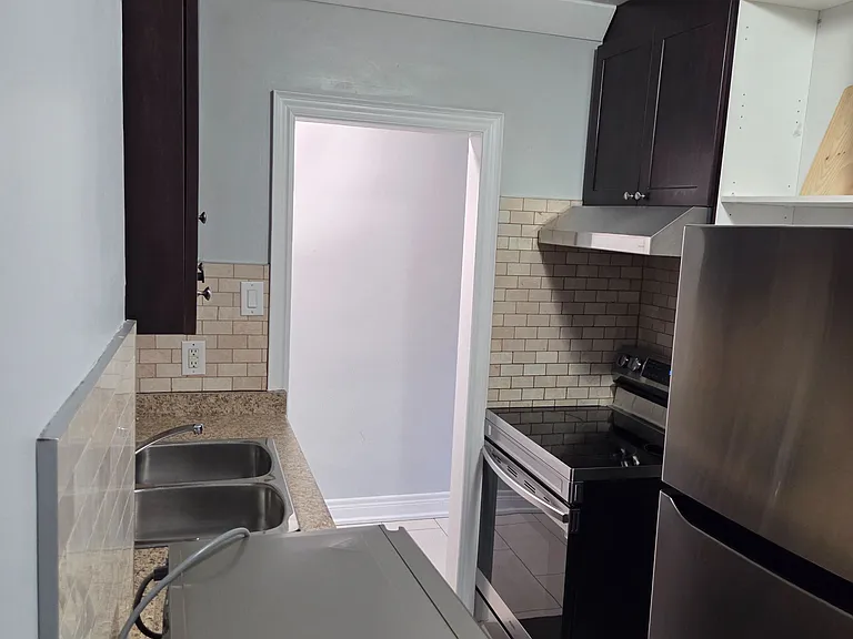 21 Scarlett Rd #1 — Photo 2