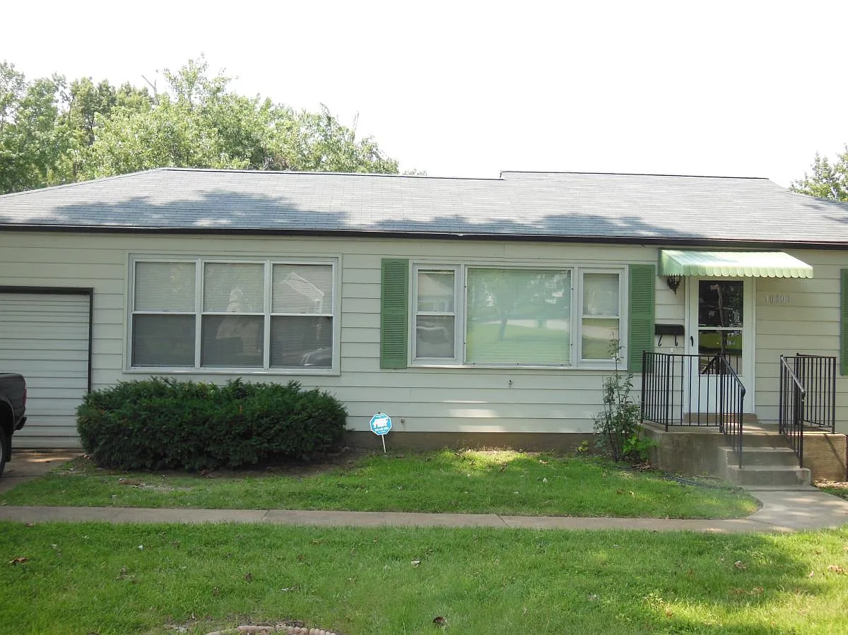10307 Coburg Lands Dr photo 1