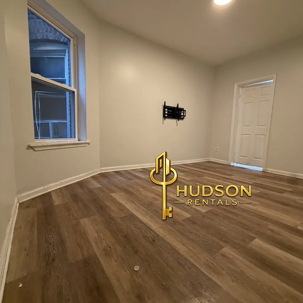 2 bed, 1.5 bath, 800 sqft, $2,300 — Photo 4