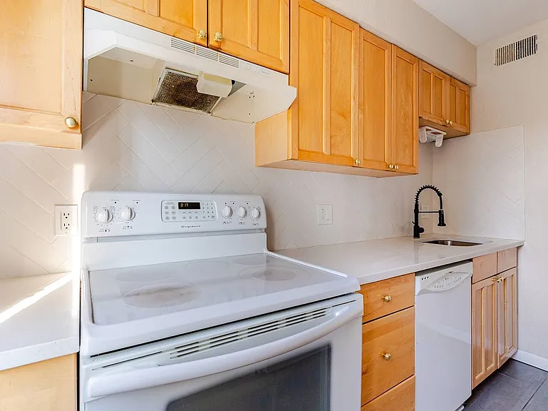 12166 E Kepner Pl — Photo 13
