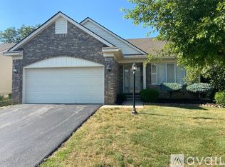 28686 Bayberry Park Dr #39, Livonia, MI 48154