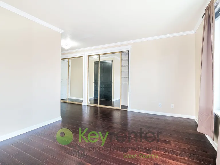 9522 1st Ave NE #B8 — Photo 14