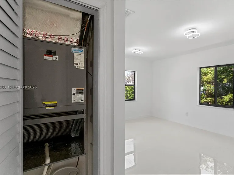 1640 NE 183rd St — Photo 25