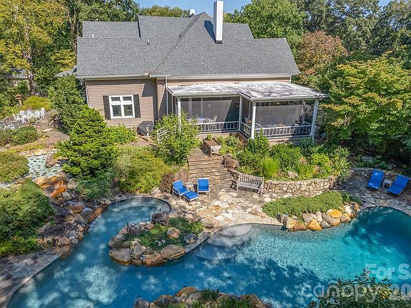 5th image of 447 N Washington St