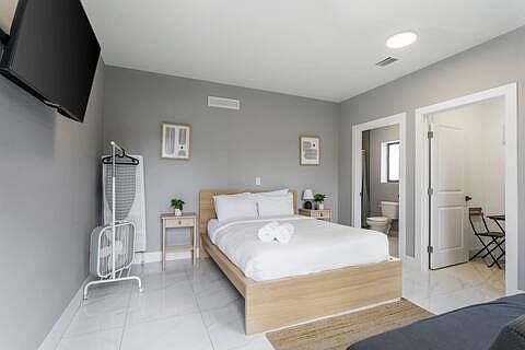 1st image of 1220 NW 30th St #1-B