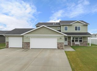 166 Mulberry Loop NE, Minot, ND 58703