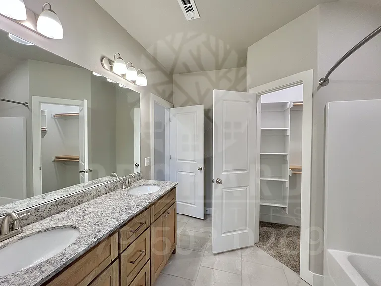 905 Jameson St — Photo 8