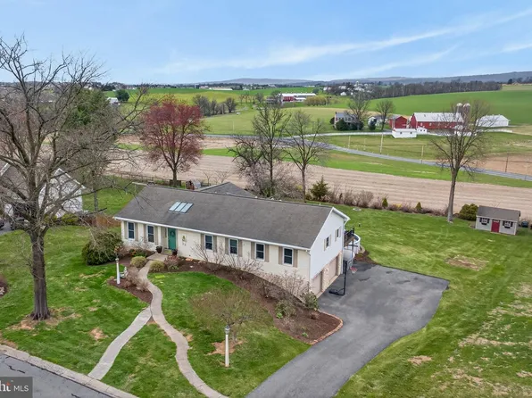 579 Hiview Dr, Lititz, PA 17543