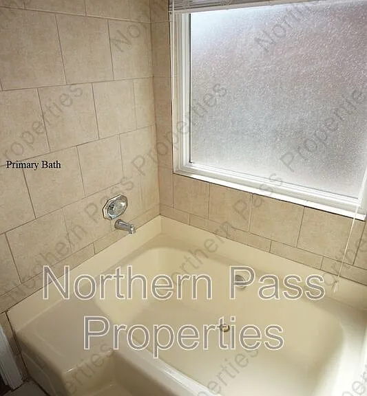 637 Woodcrest Ln — Photo 12