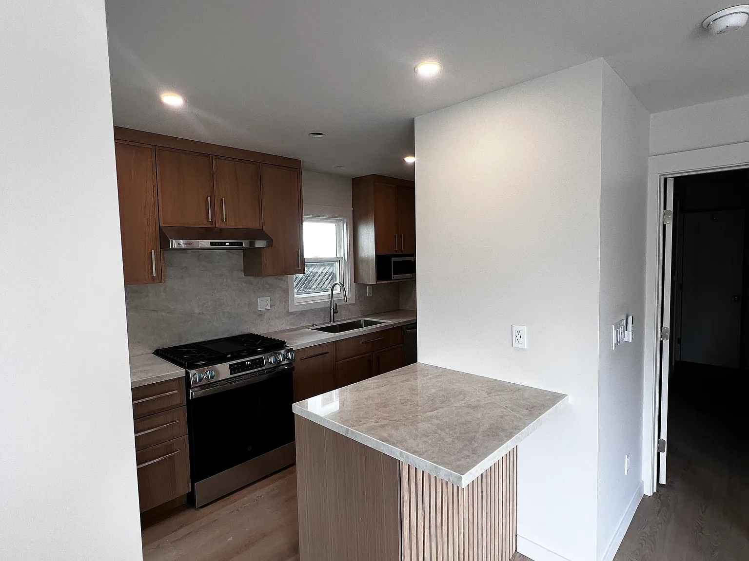343 Locust St — Photo 2