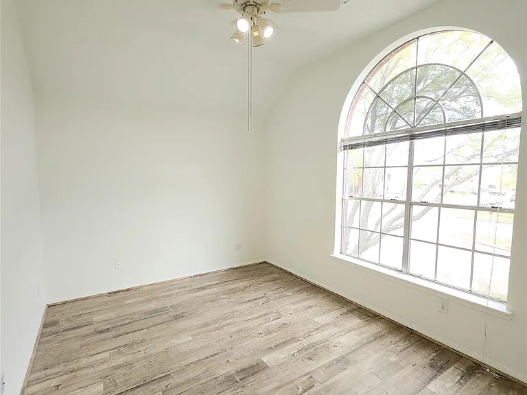 14335 Berrington Dr — Photo 17