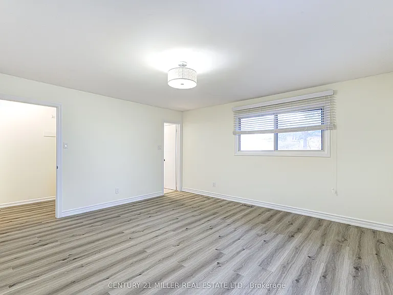 163 Castle Cres — Photo 24