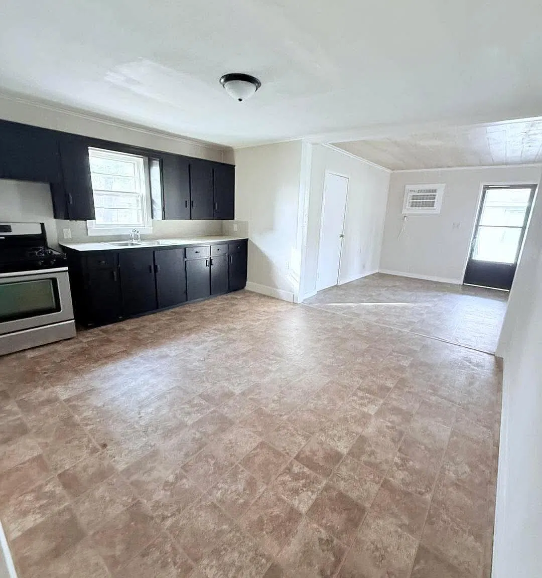 3 bed, $1,000 — Photo 1