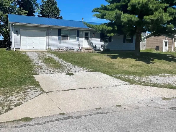 219 N Golden Dr, Topeka, IN 46571