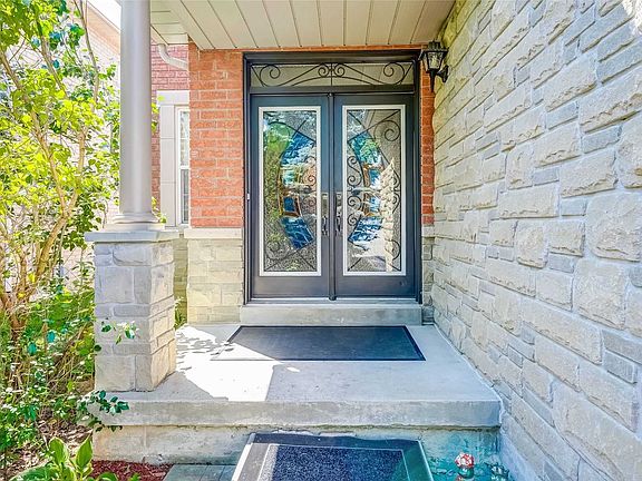 3rd image of 99 Deerwood Cres