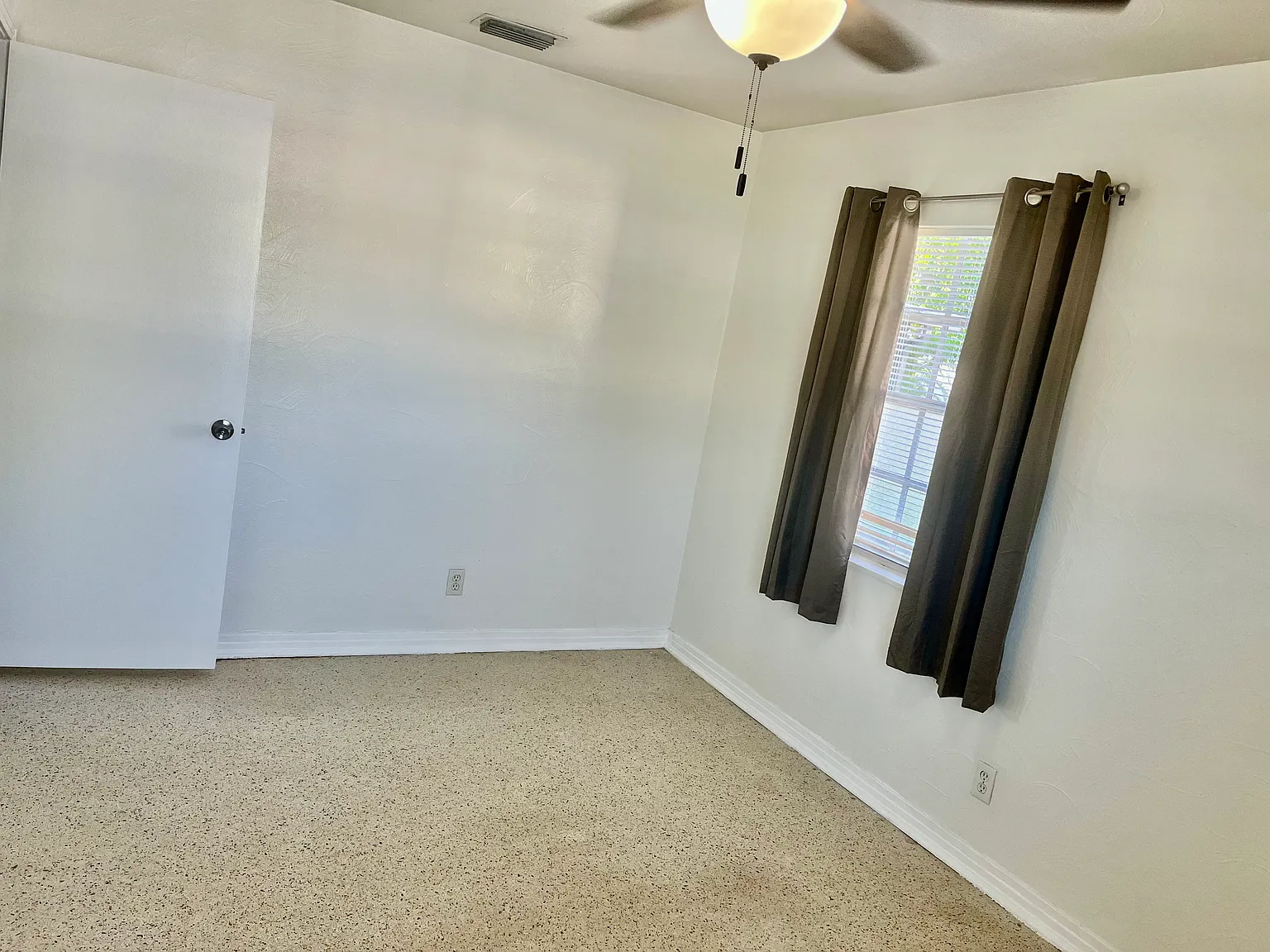 3 bed, 1162 sqft, $2,400 — Photo 4