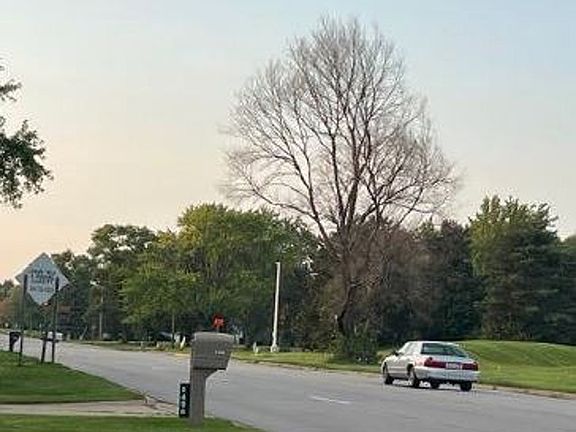 Exterior Neighborhood (street photo)