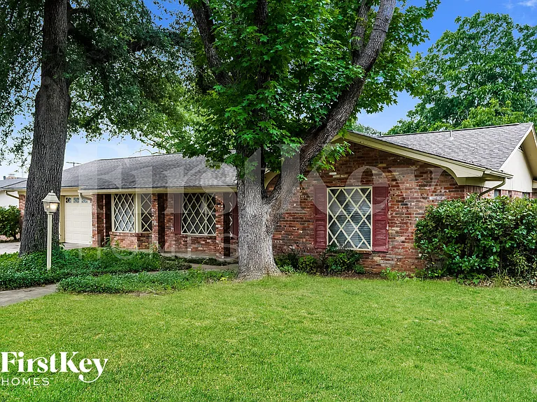 1424 Wreyhill Dr — Photo 3