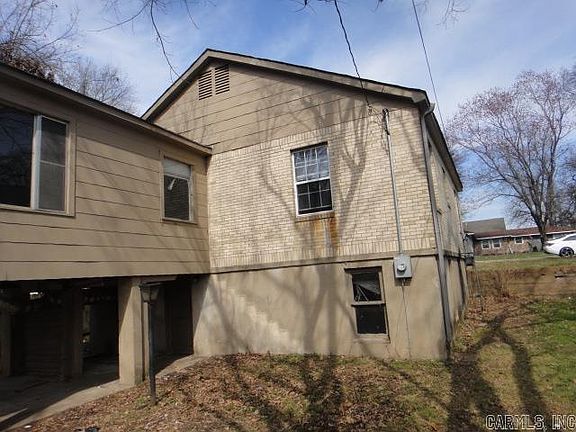 3rd image of 826 Dill St