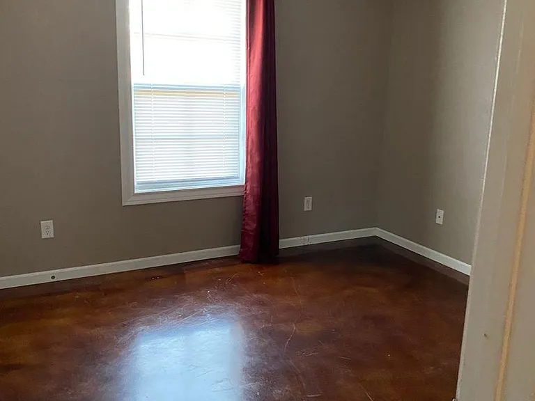 914 Live Oak St — Photo 4